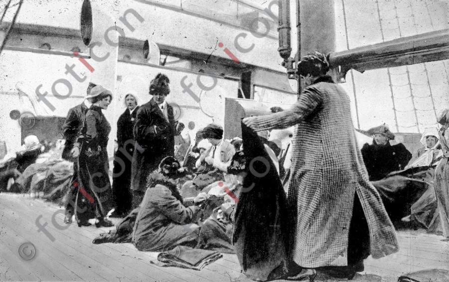 Überlebende der RMS Titanic | Survivors of the RMS Titanic - Foto simon-titanic-196-054-sw.jpg | foticon.de - Bilddatenbank für Motive aus Geschichte und Kultur
